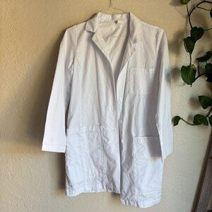 Barco Uniforms Women’s White Lab Coat | Medical / Nursing Coat | Size M